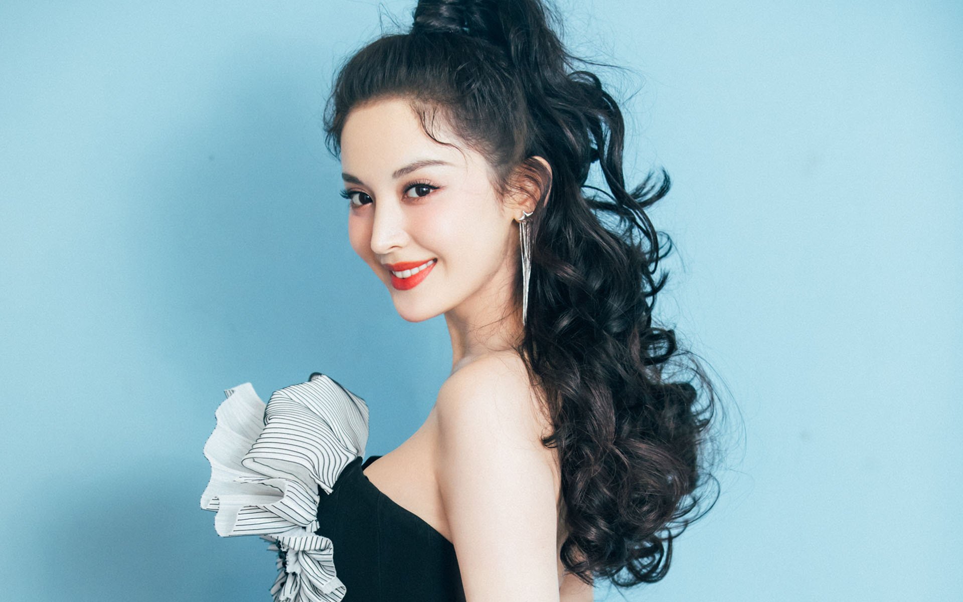 FB体育官方平台-自由搏击实战训练方式持续优化，自由搏击训练动作