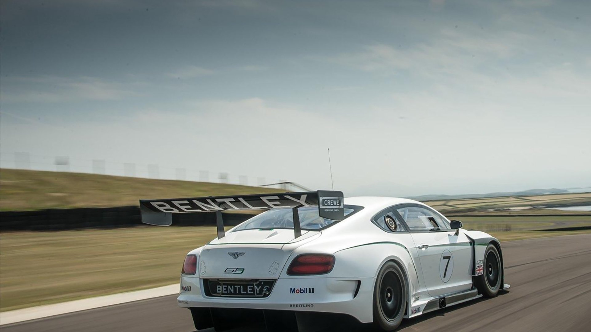 fb体育官网首页-俱乐部试水线上观赛平台优化球迷远程观赛体验，一座现代化人性化的球场,无疑能极大促进球迷的观赛体